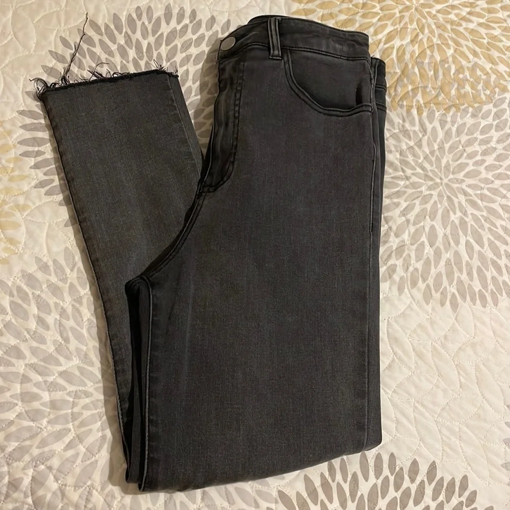 SKINNY Leg Mid Rise Coated Denim Jeans charcoal color size 11